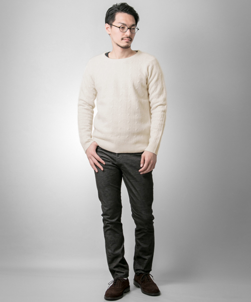 URBAN RESEARCH(アーバンリサーチ)の「UR ウールカシミヤケーブルニット(ニット/セーター・メンズ・レッド/キャメル/ホワイト/ネイビー/ブルー・MEDIUM/LARGE)」の9枚目の写真