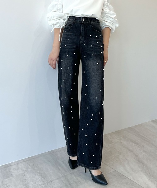 Futier land(フューティアランド)の「パール付デニム(デニムパンツ・レディース・ライトブルー/ブラック・MEDIUM/LARGE/SMALL)」の1枚目の写真