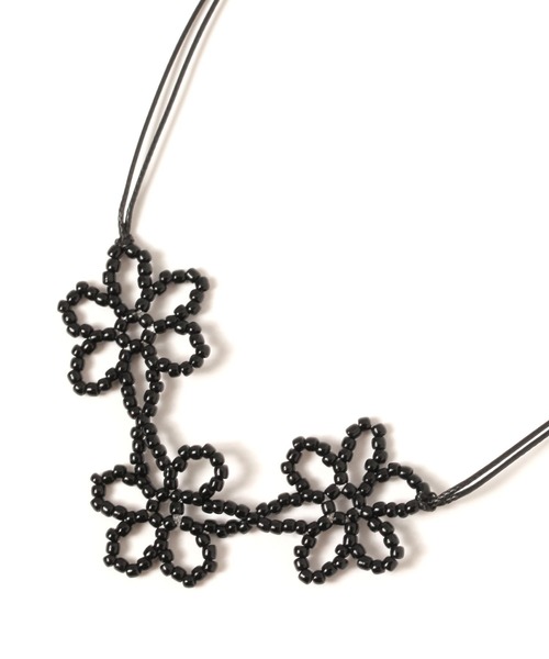 BAYFLOW（ベイフロー）の「ビーズフラワーネックレス（ネックレス・レディース・ブラック/ホワイト・FREE）」の2枚目の写真
