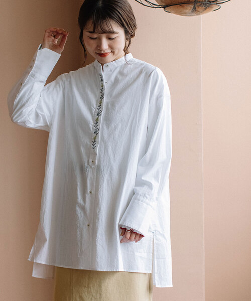 POU DOU DOU（プードゥドゥ）の「ボタニカル比翼刺繍ロングシャツ（シャツ/ブラウス・レディース・ブラック/オフホワイト/ライトグレー・M）」の2枚目の写真