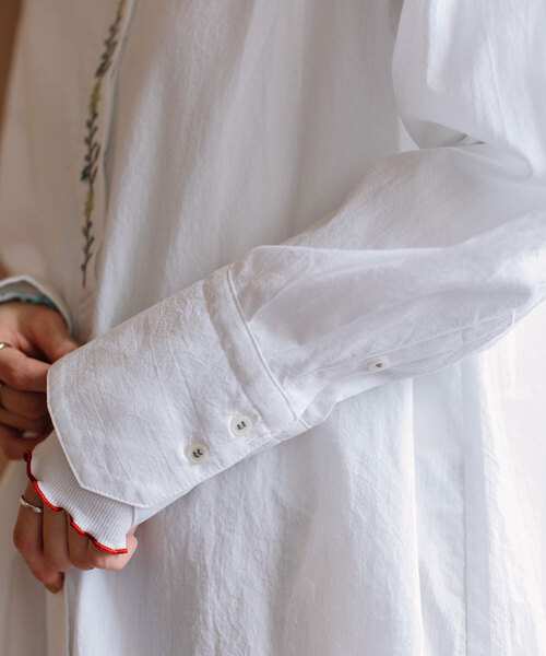 POU DOU DOU（プードゥドゥ）の「ボタニカル比翼刺繍ロングシャツ（シャツ/ブラウス・レディース・ブラック/オフホワイト/ライトグレー・M）」の20枚目の写真