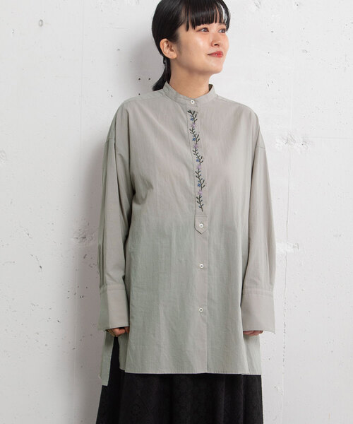 POU DOU DOU（プードゥドゥ）の「ボタニカル比翼刺繍ロングシャツ（シャツ/ブラウス・レディース・ブラック/オフホワイト/ライトグレー・M）」の21枚目の写真