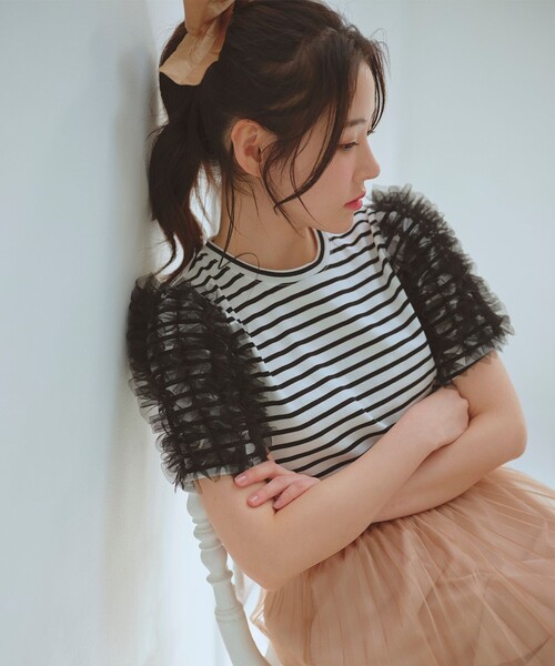 Feroux(フェルゥ)の「チュールスリーブ Tシャツ(Tシャツ/カットソー・レディース・ホワイト系/スカイブルー系/ピンク系/ホワイト系1・F)」の1枚目の写真