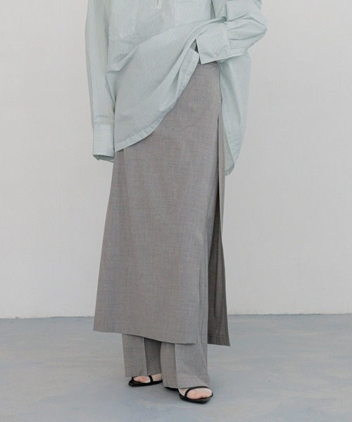 yuw（ユウ）の「ラップスカ－トレイヤードパンツ　 323458（その他パンツ・レディース・ブラック/グレー・MEDIUM/LARGE）」の2枚目の写真