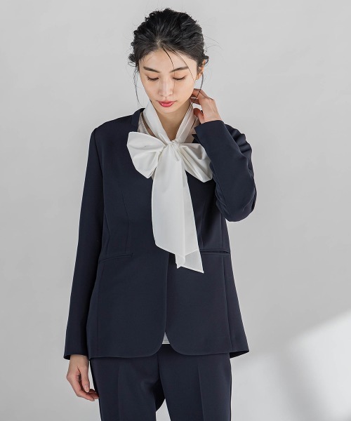 la.f…(ラエフ)の「ダブルクロスジャケット≪手洗い可能≫(ノーカラージャケット・レディース・ネイビー/ベージュ・11号/9号/7号)」の8枚目の写真