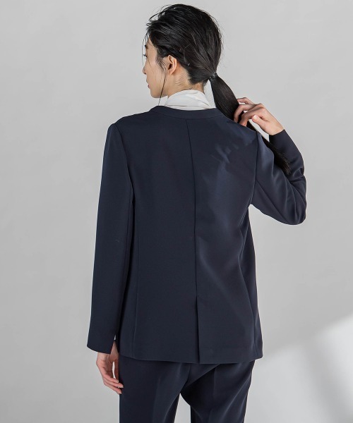 la.f…(ラエフ)の「ダブルクロスジャケット≪手洗い可能≫(ノーカラージャケット・レディース・ネイビー/ベージュ・11号/9号/7号)」の12枚目の写真