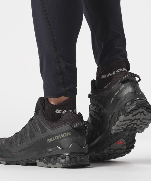 SALOMON(サロモン)の「Salomon XA PRO 3D V9 WIDE GORE-TEX(サロモン XA プロ 3D V9 ワイド ゴアテックス)(スニーカー・メンズ・ブラック系・26cm/29cm/28.5cm/28cm/27.5cm/27cm/26.5cm/25.5cm/30cm)」の2枚目の写真