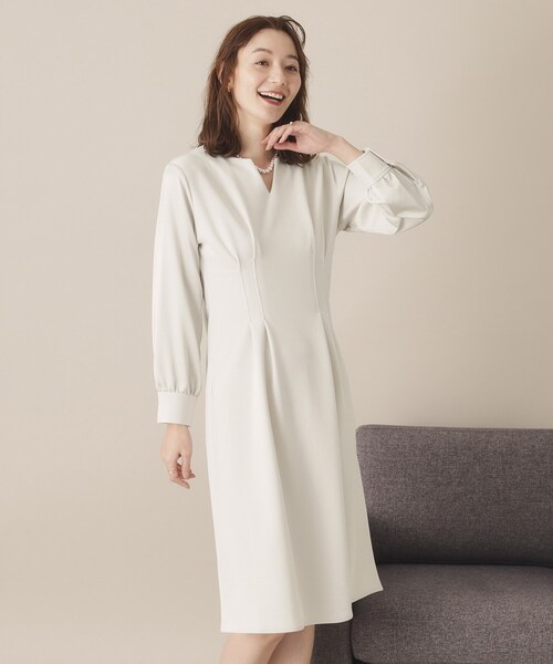 ITS'DEMO（イッツデモ）の「◆【通勤／手洗い可】カットジョーゼットワンピース（ワンピース・レディース・ベージュ/ナチュラル/ブラック・00）」の8枚目の写真