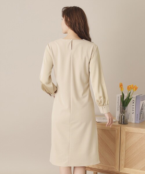 ITS'DEMO（イッツデモ）の「◆【通勤／手洗い可】カットジョーゼットワンピース（ワンピース・レディース・ベージュ/ナチュラル/ブラック・00）」の18枚目の写真