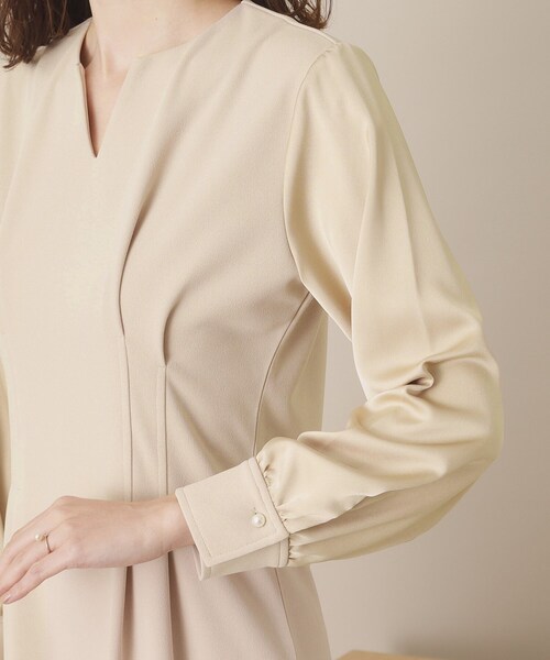 ITS'DEMO（イッツデモ）の「◆【通勤／手洗い可】カットジョーゼットワンピース（ワンピース・レディース・ベージュ/ナチュラル/ブラック・00）」の21枚目の写真