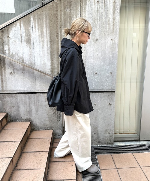 feepur（フェピュール）の「タフタフーディーシャツ（シャツ/ブラウス・レディース・ブラック/オフホワイト・MEDIUM）」の5枚目の写真