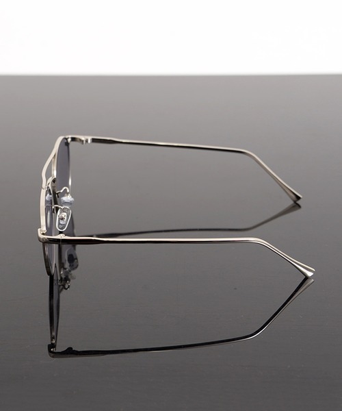 Revo.（レボ）の「メタルフレーム ツーブリッジ ボストン型 クリアカラーレンズ サングラス UVカット（サングラス・レディース・ライトグレー/ライトグリーン/ライトベージュ・FREE）」の11枚目の写真