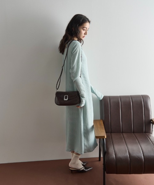 THE YOn（ザヨン）の「ニュアンスバックルパテントフェイクレザーショルダーバッグ（ショルダーバッグ・レディース・ブラック/サックスブルー/ブラウン・FREE）」の20枚目の写真