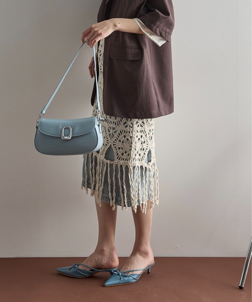 THE YOn（ザヨン）の「ニュアンスバックルパテントフェイクレザーショルダーバッグ（ショルダーバッグ・レディース・ブラック/サックスブルー/ブラウン・FREE）」の8枚目の写真