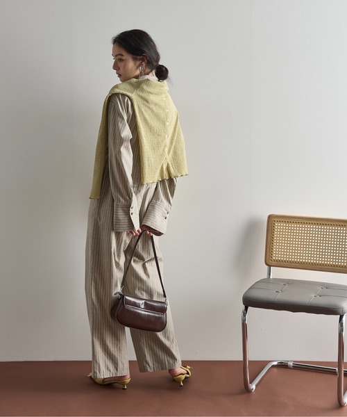 THE YOn（ザヨン）の「ニュアンスバックルパテントフェイクレザーショルダーバッグ（ショルダーバッグ・レディース・ブラック/サックスブルー/ブラウン・FREE）」の13枚目の写真