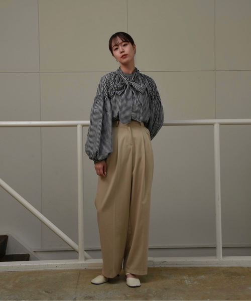 I_am（アイアム）の「gather ribbon volume blouse / ギャザーリボン