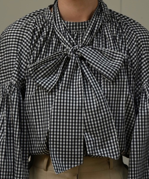 シャツ/ブラウス(長袖/七分) eim Iamofficial gather volume blouse i_am gather volume blouseの通販 by まぁ's shop｜ラクマ