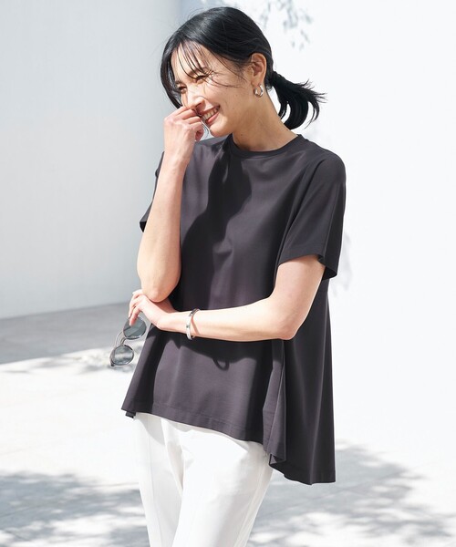 UNFILO（アンフィーロ）の「BEAUTY FORM-T バックフレアTシャツ（Tシャツ/カットソー・レディース・ホワイト系/グレー系/ネイビー系/ベージュ系/黄緑系/ブルー系/ブラック系・SMALL/MEDIUM/LARGE）」の12枚目の写真