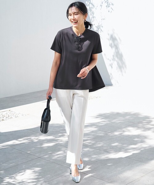 UNFILO（アンフィーロ）の「BEAUTY FORM-T バックフレアTシャツ（Tシャツ/カットソー・レディース・ホワイト系/グレー系/ネイビー系/ベージュ系/黄緑系/ブルー系/ブラック系・SMALL/MEDIUM/LARGE）」の14枚目の写真