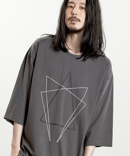 NO ID.（ノーアイディ）の「【NO ID.】Geometric Print Big T-Shirt / ジオメトリック プリント ビッグ Tシャツ（Tシャツ/カットソー・メンズ・グレー/ブラック/ホワイト・ONE SIZE）」の3枚目の写真