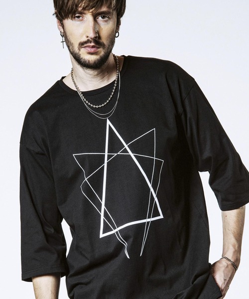 NO ID.（ノーアイディ）の「【NO ID.】Geometric Print Big T-Shirt / ジオメトリック プリント ビッグ Tシャツ（Tシャツ/カットソー・メンズ・グレー/ブラック/ホワイト・ONE SIZE）」の2枚目の写真