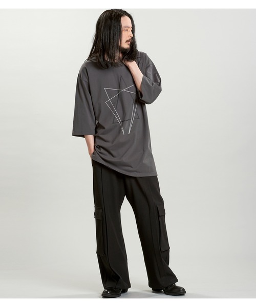 NO ID.（ノーアイディ）の「【NO ID.】Geometric Print Big T-Shirt / ジオメトリック プリント ビッグ Tシャツ（Tシャツ/カットソー・メンズ・グレー/ブラック/ホワイト・ONE SIZE）」の4枚目の写真