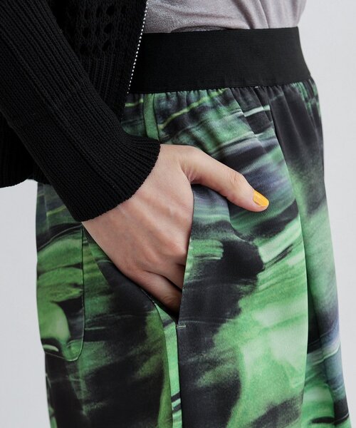 GALLEST（ギャレスト）の「プリントイージーワイドストレートパンツ（その他パンツ・レディース・キャメル/グリーン・38/36）」の7枚目の写真