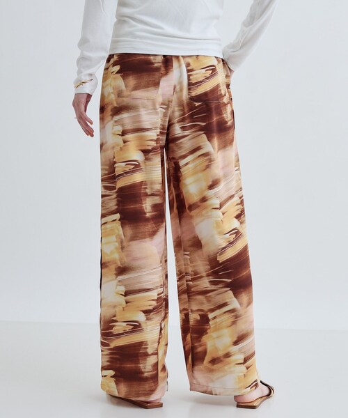 GALLEST（ギャレスト）の「プリントイージーワイドストレートパンツ（その他パンツ・レディース・キャメル/グリーン・38/36）」の11枚目の写真