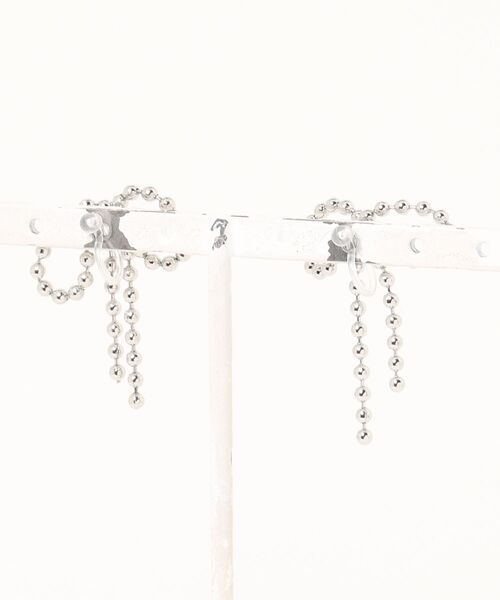 FOREVER 21(フォーエバー トゥエンティーワン)の「リボンノンホールピアス(ピアス(両耳用)・レディース・ゴールド/シルバー・FREE)」の6枚目の写真