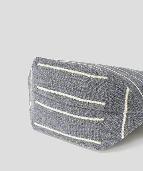 JNBY（ジェーエヌビーワイ）の「HOME Striped Knit Tote Bag / ストライプニットトートバッグ（トートバッグ・レディース・グリーン/グレー・ONE SIZE）」の9枚目の写真