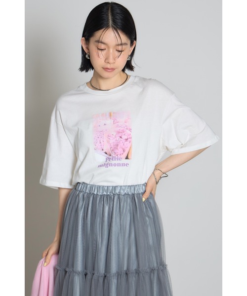 &. NOSTALGIA（アンドドットノスタルジア）の「フラワーフォトプリントTシャツ（Tシャツ/カットソー・レディース・オフホワイト/グレー・M）」の4枚目の写真