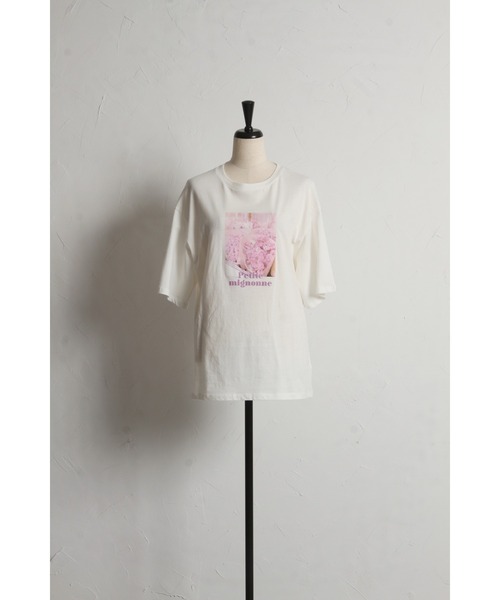 &. NOSTALGIA（アンドドットノスタルジア）の「フラワーフォトプリントTシャツ（Tシャツ/カットソー・レディース・オフホワイト/グレー・M）」の16枚目の写真