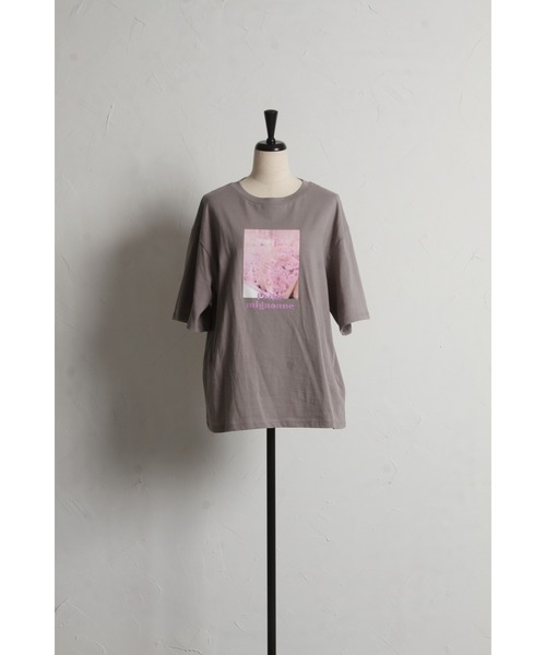 &. NOSTALGIA（アンドドットノスタルジア）の「フラワーフォトプリントTシャツ（Tシャツ/カットソー・レディース・オフホワイト/グレー・M）」の17枚目の写真