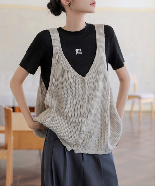 FINEnough(ファインナフ)の「片畦前ボタンゆる編みニットタンク(ニット/セーター・レディース・ベージュ/グリーン/ホワイト/ブラック・FREE)」の1枚目の写真