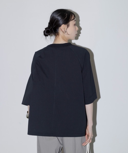 Eimee Law（エイミーロウ）の「テープロゴ エンブロヘム タックラグランTシャツ（Tシャツ/カットソー・レディース・アイボリー/ブラック/オフホワイト/チャコールグレー・FREE）」の14枚目の写真