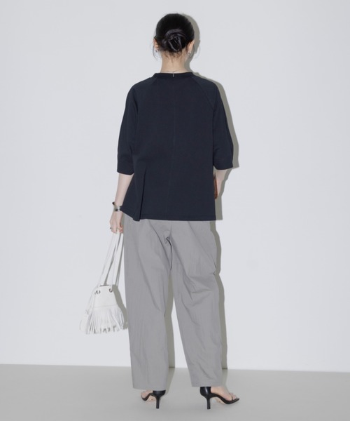 Eimee Law（エイミーロウ）の「テープロゴ エンブロヘム タックラグランTシャツ（Tシャツ/カットソー・レディース・アイボリー/ブラック/オフホワイト/チャコールグレー・FREE）」の12枚目の写真