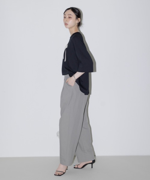 Eimee Law（エイミーロウ）の「テープロゴ エンブロヘム タックラグランTシャツ（Tシャツ/カットソー・レディース・アイボリー/ブラック/オフホワイト/チャコールグレー・FREE）」の6枚目の写真