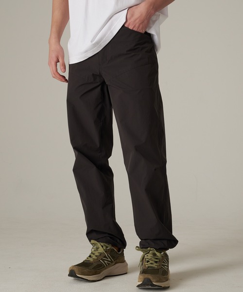 Eddie Bauer(エディーバウアー)の「レゾンナンスライト パンツ(その他パンツ・メンズ・ブラック/ライトベージュ/チャコール・M/L/XL/XXL)」の2枚目の写真