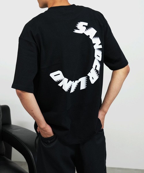 BASIS(ベイシス)の「SANDER LAND 9.1ozマグナムウェイト バックサークルロゴ ビッグシルエット 半袖Tシャツ(Tシャツ/カットソー・メンズ・ホワイト/ブラック・MEDIUM/LARGE/X-LARGE)」の2枚目の写真