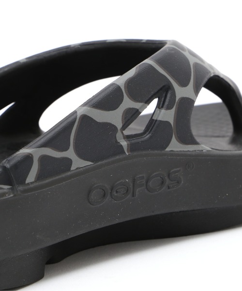 OOFOS（ウーフォス）の「OOFOS x Children of the discordance / x OORIGINAL コラボ ウーオリジナル サンダル（サンダル・メンズ・ブラック・30/24/25/26/27/28/29）」の4枚目の写真