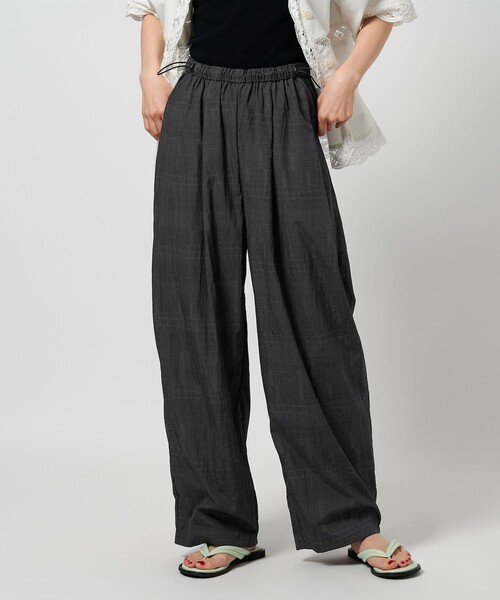 Charcoal TOKYO(チャコールトーキョー)の「【別注】<Charcoal>バギー パンツ(その他パンツ・レディース・ブラウン系/ダークグレー・FREE)」の1枚目の写真