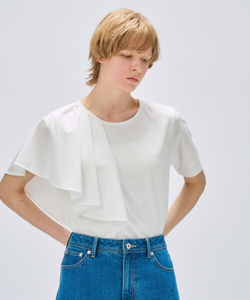 cloenc（クロエンス）の「【マシンウォッシュ】ラッフルプルオーバー（Tシャツ/カットソー・レディース・ブラック/ホワイト/ベージュ・02）」の17枚目の写真