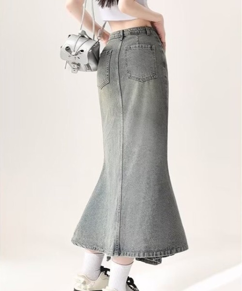 lilful(リルフル)の「ウォッシュ加工 スリットフリルデニムマーメイドスカート(デニムスカート・レディース・ブルー・L/M/S)」の2枚目の写真