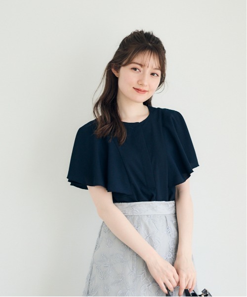 12Twelve Agenda（トゥエルブ　アジェンダ）の「フリルスリーブジョーゼットブラウス（シャツ/ブラウス・レディース・ネイビー/グレイッシュベージュ・M）」の3枚目の写真