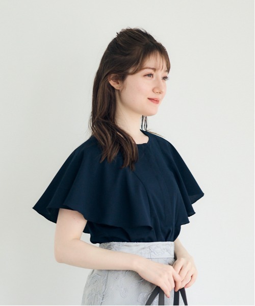 12Twelve Agenda（トゥエルブ　アジェンダ）の「フリルスリーブジョーゼットブラウス（シャツ/ブラウス・レディース・ネイビー/グレイッシュベージュ・M）」の4枚目の写真