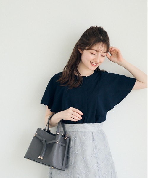 12Twelve Agenda（トゥエルブ　アジェンダ）の「フリルスリーブジョーゼットブラウス（シャツ/ブラウス・レディース・ネイビー/グレイッシュベージュ・M）」の6枚目の写真