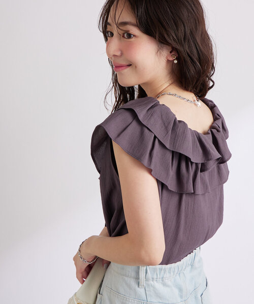 La boutique BonBon（ラブティックボンボン）の「【最強愛され】ギャザーフリルリボンノースリブラウス（シャツ/ブラウス・レディース・チャコールグレー/サックスブルー/ホワイト/オフホワイト・FREE）」の15枚目の写真