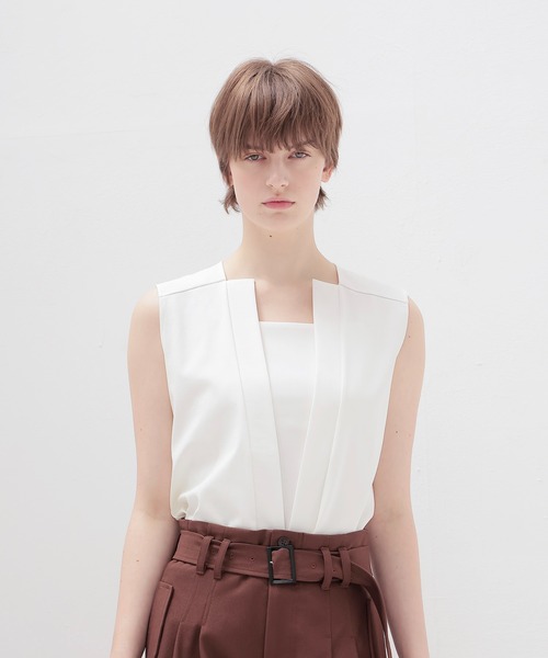 DRESSLAVE(ドレスレイブ)の「deep squre Vneck pullover(ディープスクエアVネックプルオーバー)(シャツ/ブラウス・レディース・ブラック/ホワイト・38)」の1枚目の写真