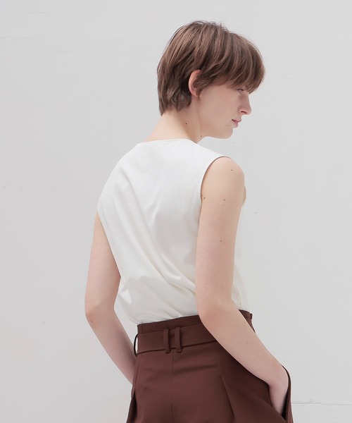 DRESSLAVE(ドレスレイブ)の「deep squre Vneck pullover(ディープスクエアVネックプルオーバー)(シャツ/ブラウス・レディース・ブラック/ホワイト・38)」の3枚目の写真