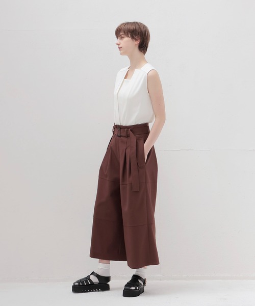 DRESSLAVE(ドレスレイブ)の「deep squre Vneck pullover(ディープスクエアVネックプルオーバー)(シャツ/ブラウス・レディース・ブラック/ホワイト・38)」の9枚目の写真
